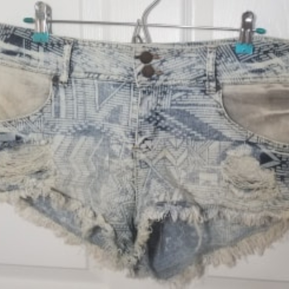 distress denim shorts